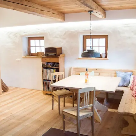 Gesindehaus ロッジ Diemlern